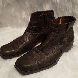 🔥Genuine Distressed Leather Steve Madden Boots🔥